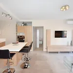 3-room In The Heart Of