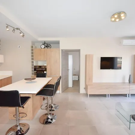 3-room In The Heart Of