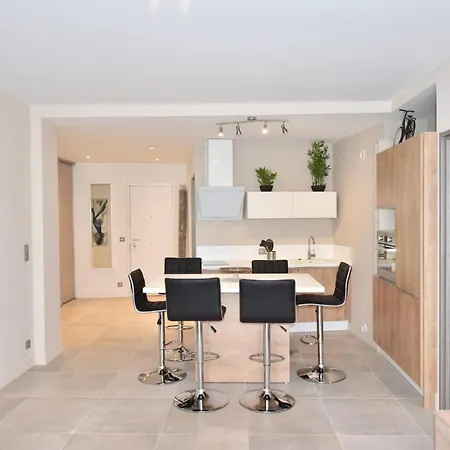 3-room In The Heart Of * كان