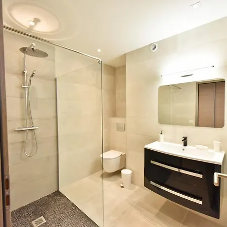 3-room In The Heart Of * كان