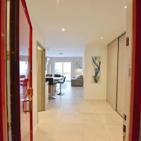 3-room In The Heart Of *