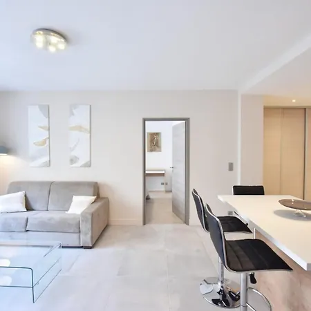 3-room In The Heart Of