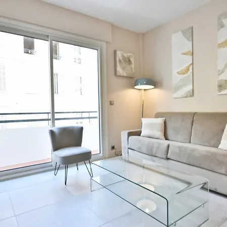 Апартаменты 3-room In The Heart Of Канны